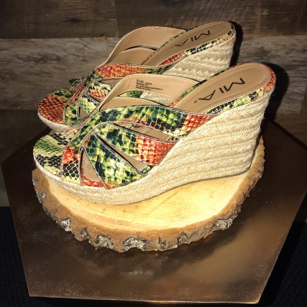 MIA raisinette platform snakeskin pattern